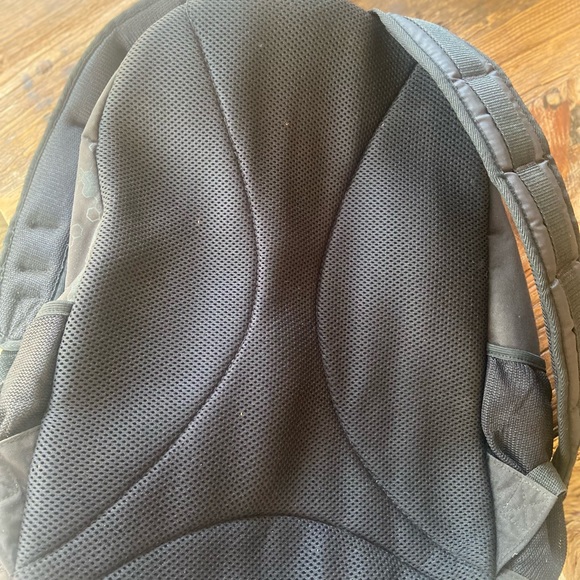 Mizuno backpack style baseball bag - Picture 2 of 4